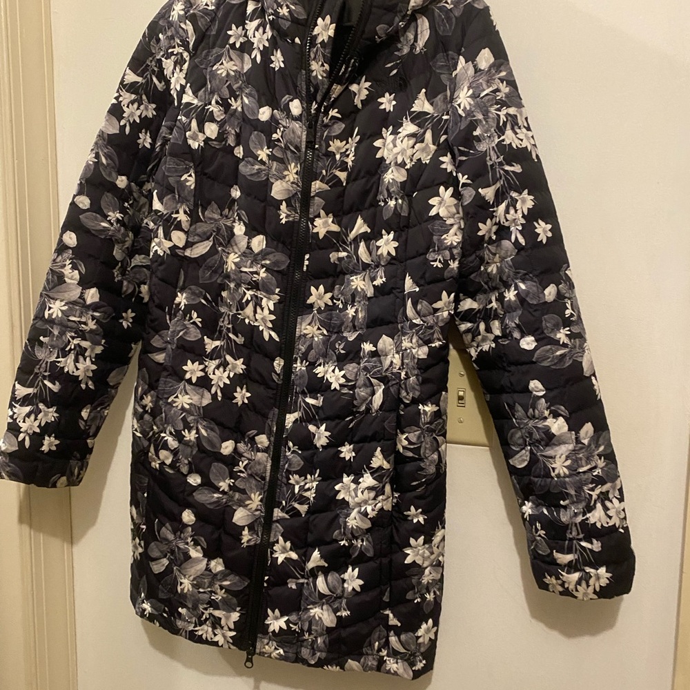 Black & white patterned long puffy jacket.